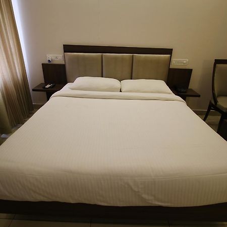Vels Hotel Puducherry Eksteriør billede