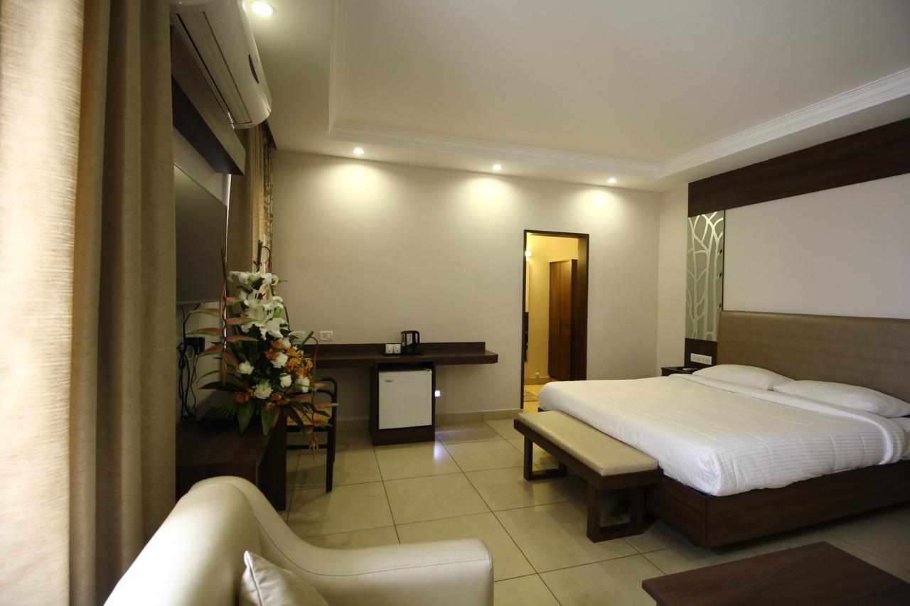 Vels Hotel Puducherry Eksteriør billede