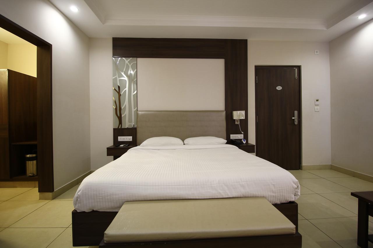 Vels Hotel Puducherry Eksteriør billede