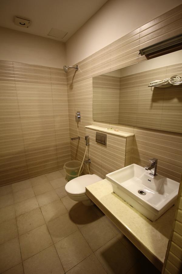 Vels Hotel Puducherry Eksteriør billede
