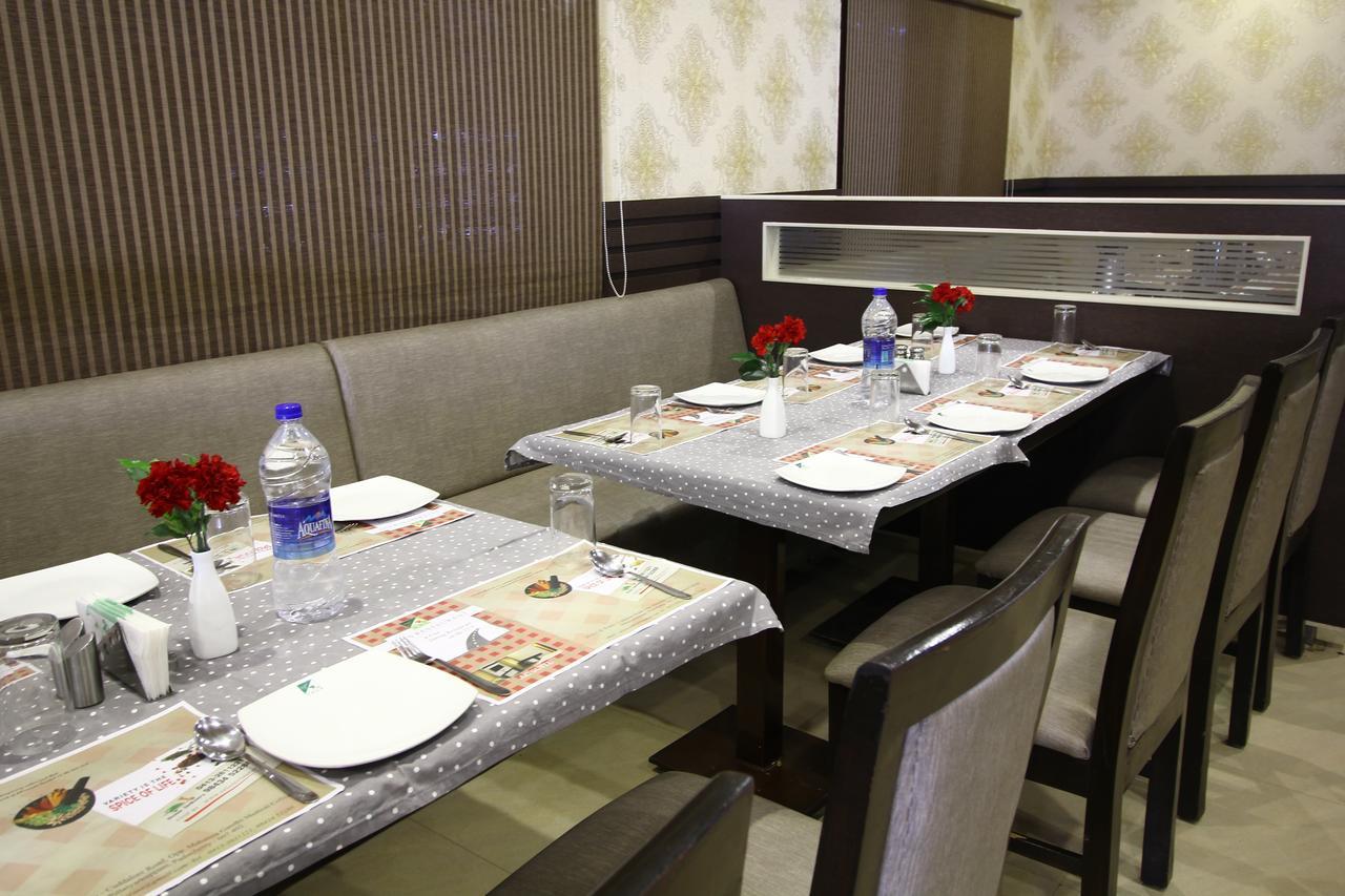 Vels Hotel Puducherry Eksteriør billede