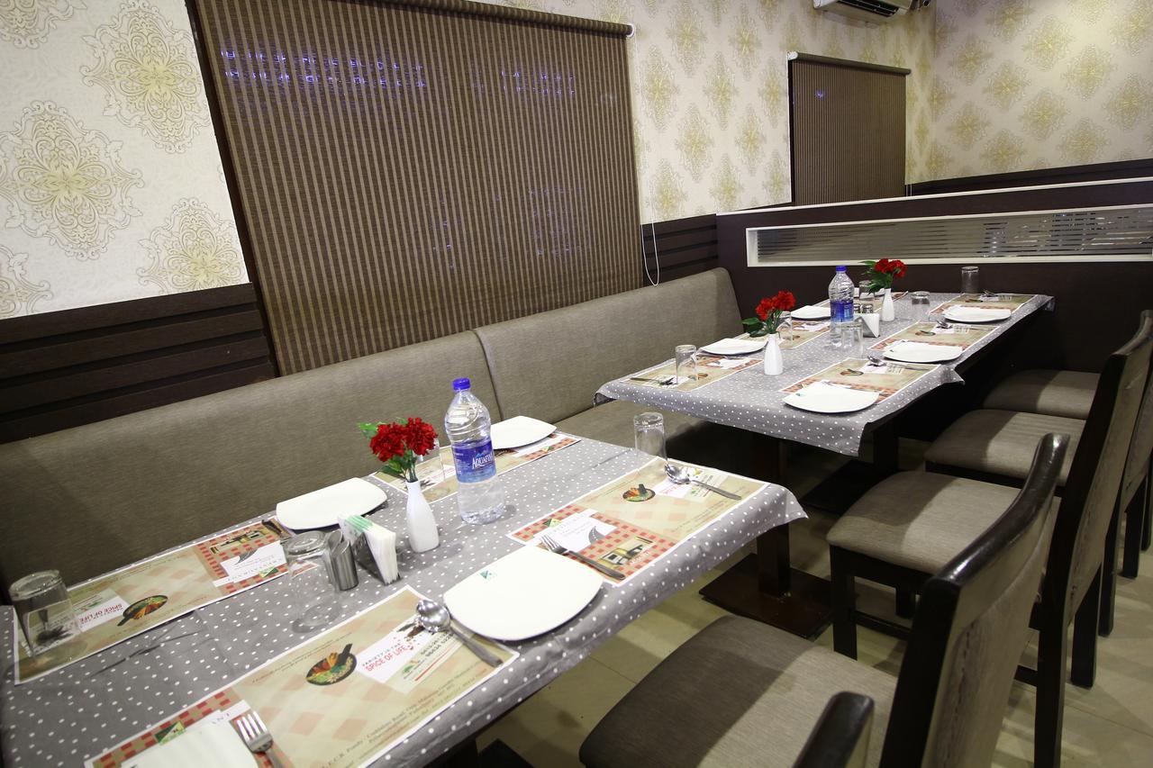 Vels Hotel Puducherry Eksteriør billede