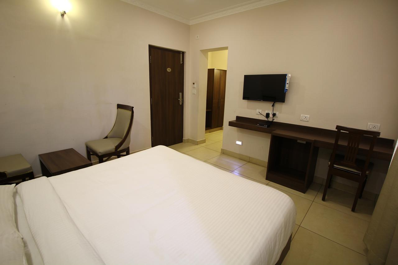 Vels Hotel Puducherry Eksteriør billede