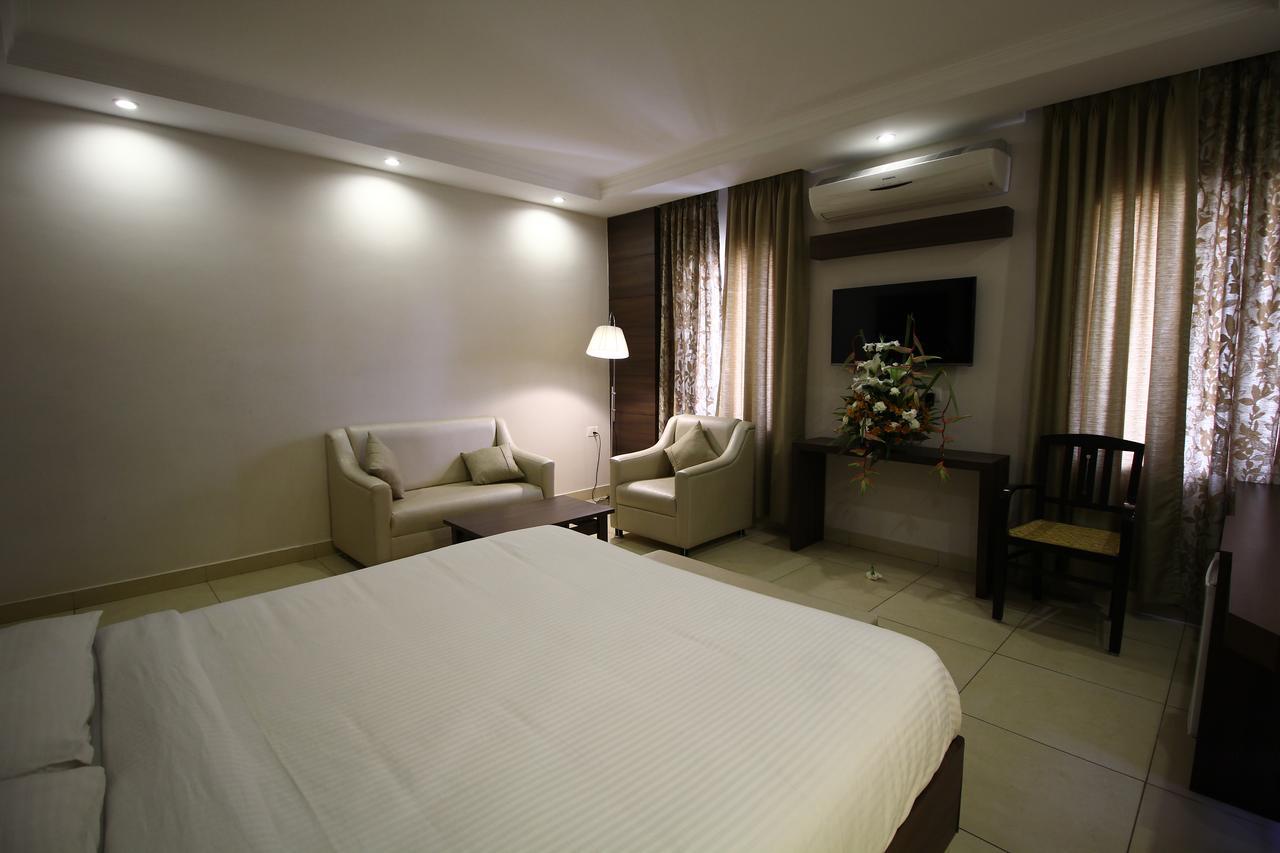 Vels Hotel Puducherry Eksteriør billede
