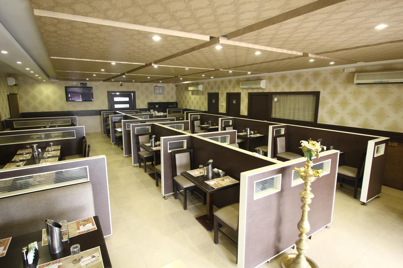 Vels Hotel Puducherry Eksteriør billede