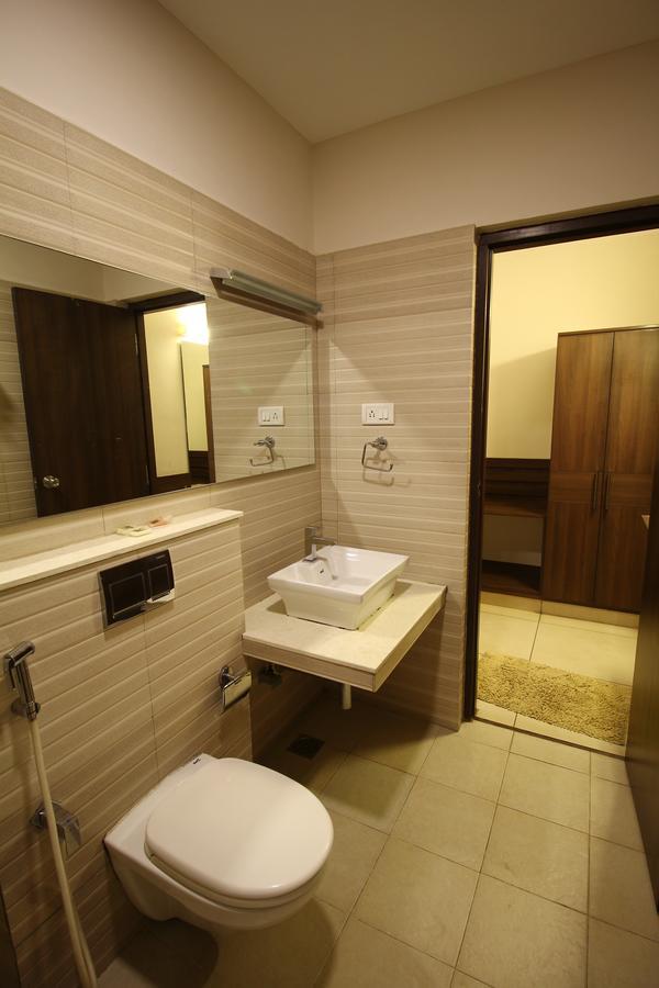 Vels Hotel Puducherry Eksteriør billede
